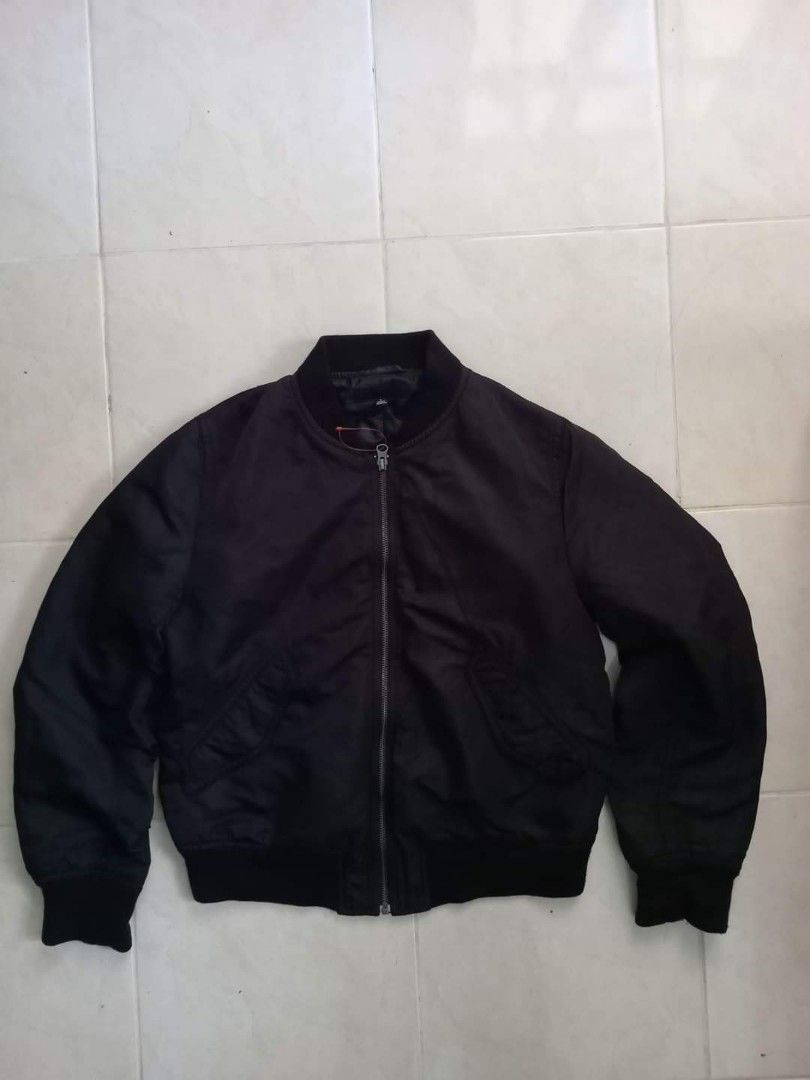 Uniqlo bomber jacket Men s Fashion Coats Jackets and Outerwear on Carousell