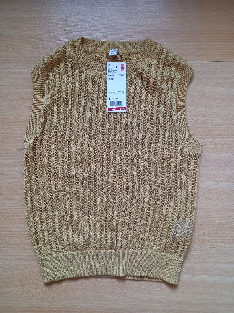 UNIQLO Mesh Crew Neck Short Sweater (Category: Sleeveless) located in Manila. Submitted by buddylicous (Listing ID 1331622732, Image 1). Description: Chat if interested!.