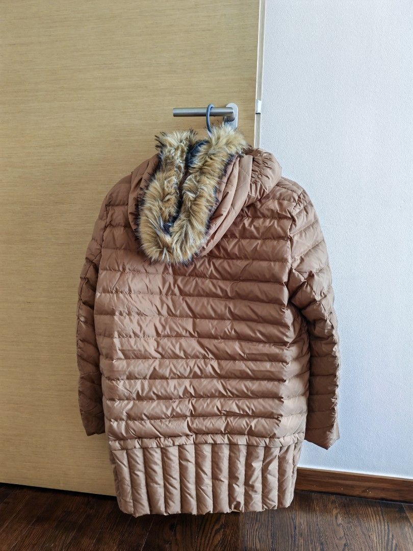 Winter down Jacket (Category: Coats, Jackets and Outerwear) located in Singapore. Submitted by shaylin1188 (Listing ID 1331588967, Image 2). Description: -Just bought in Nov2023. -Can be worn -15 degree and don't feel cold at all. Worn during out recent trip to korea. -Price slightly negotiable for sincere buyer..