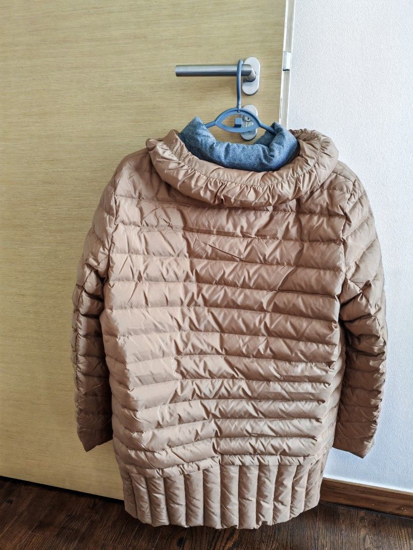 Winter down Jacket (Category: Coats, Jackets and Outerwear) located in Singapore. Submitted by shaylin1188 (Listing ID 1331588967, Image 7). Description: -Just bought in Nov2023. -Can be worn -15 degree and don't feel cold at all. Worn during out recent trip to korea. -Price slightly negotiable for sincere buyer..