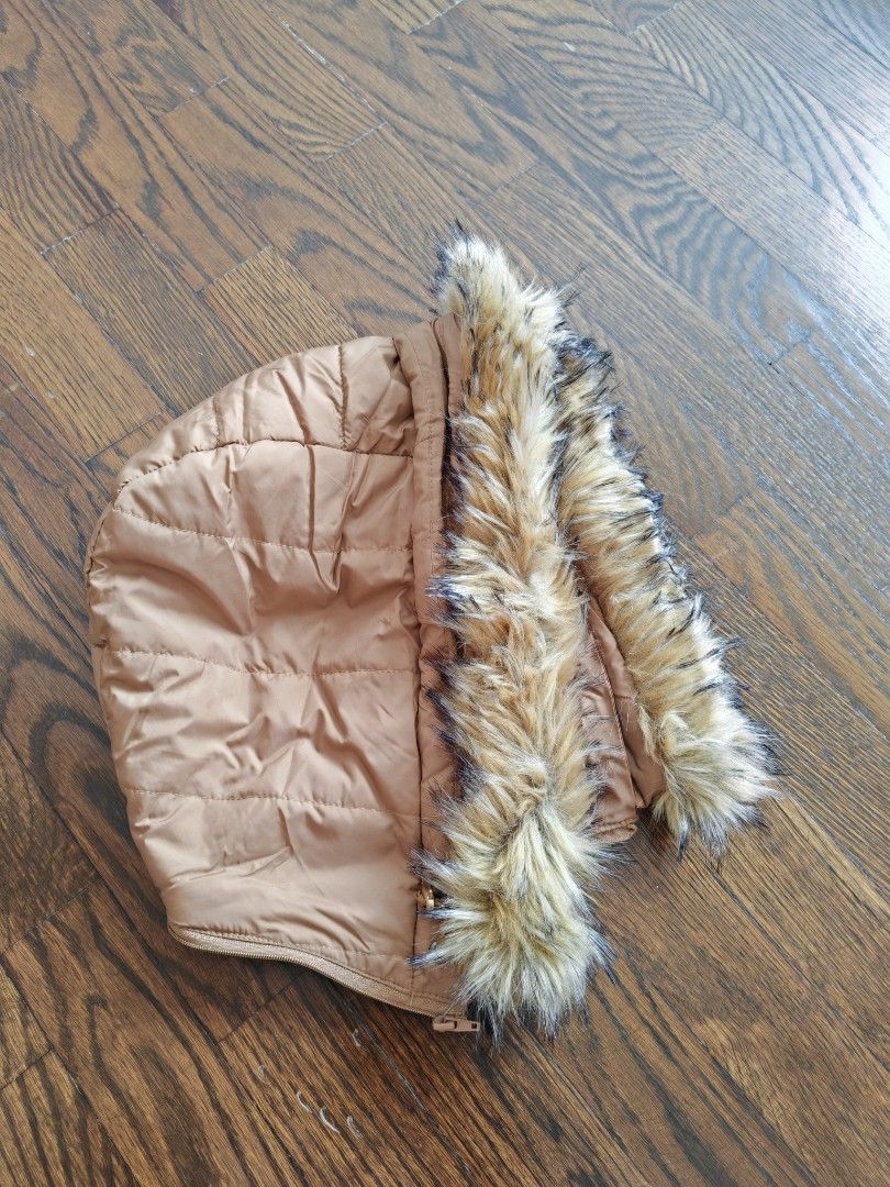 Winter down Jacket (Category: Coats, Jackets and Outerwear) located in Singapore. Submitted by shaylin1188 (Listing ID 1331588967, Image 8). Description: -Just bought in Nov2023. -Can be worn -15 degree and don't feel cold at all. Worn during out recent trip to korea. -Price slightly negotiable for sincere buyer..