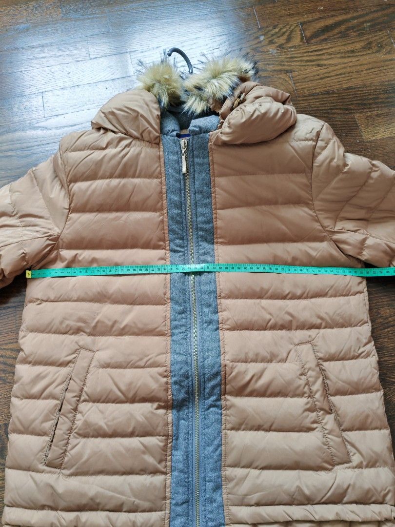 Winter down Jacket (Category: Coats, Jackets and Outerwear) located in Singapore. Submitted by shaylin1188 (Listing ID 1331588967, Image 3). Description: -Just bought in Nov2023. -Can be worn -15 degree and don't feel cold at all. Worn during out recent trip to korea. -Price slightly negotiable for sincere buyer..