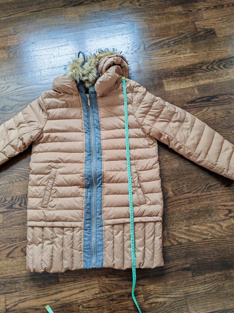 Winter down Jacket (Category: Coats, Jackets and Outerwear) located in Singapore. Submitted by shaylin1188 (Listing ID 1331588967, Image 4). Description: -Just bought in Nov2023. -Can be worn -15 degree and don't feel cold at all. Worn during out recent trip to korea. -Price slightly negotiable for sincere buyer..