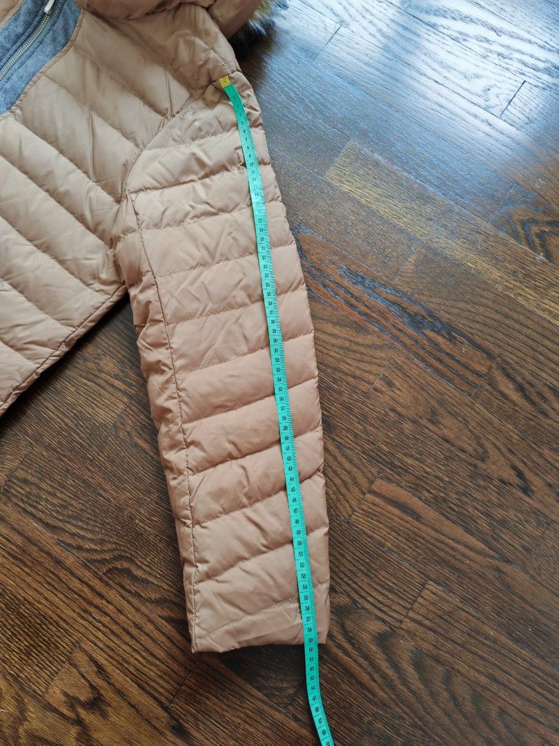 Winter down Jacket (Category: Coats, Jackets and Outerwear) located in Singapore. Submitted by shaylin1188 (Listing ID 1331588967, Image 5). Description: -Just bought in Nov2023. -Can be worn -15 degree and don't feel cold at all. Worn during out recent trip to korea. -Price slightly negotiable for sincere buyer..