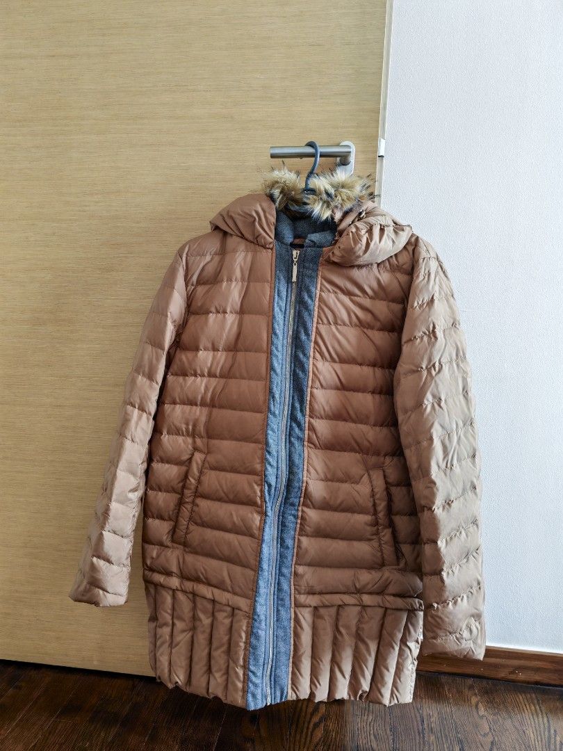 Winter down Jacket (Category: Coats, Jackets and Outerwear) located in Singapore. Submitted by shaylin1188 (Listing ID 1331588967, Image 1). Description: -Just bought in Nov2023. -Can be worn -15 degree and don't feel cold at all. Worn during out recent trip to korea. -Price slightly negotiable for sincere buyer..