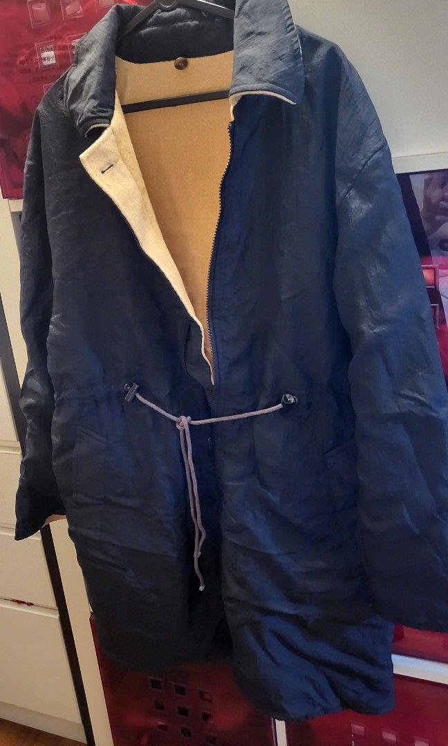 Winter Jacket (Category: Coats, Jackets and Outerwear) located in Singapore. Submitted by tinkerbelle (Listing ID 1331721712, Image 1). Description: Fleece inner layer and wind breaker outer layer. Suitable for winter at 0 degree. Not bulky and not heavy. Size L-XL.