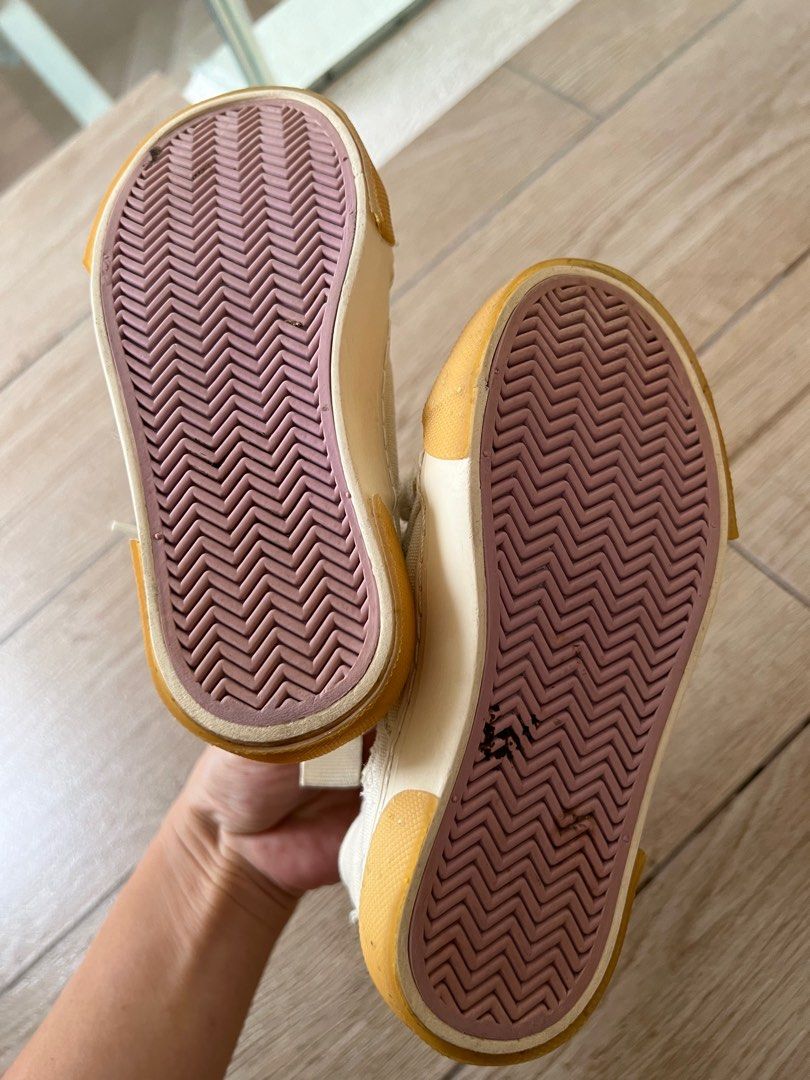 Zara shoes for Age 3 (Category: Babies & Kids Fashion) located in Makati City. Submitted by stufffromkim (Listing ID 1331606748, Image 3). Description: .
