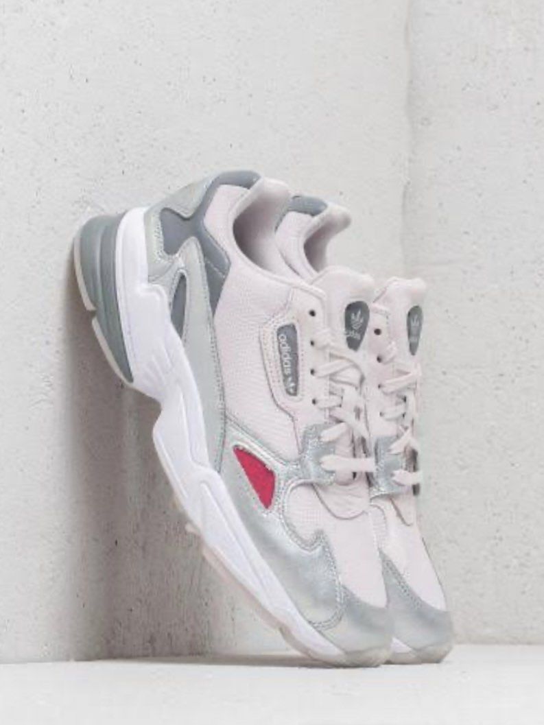 Adidas Falcon (Category: Sneakers) located in Angeles City. Submitted by shell01 (Listing ID 1328632501, Image 1). Description: Orchid tint 🤍 Very cute colorway! Size - US 7.5/ UK 6.