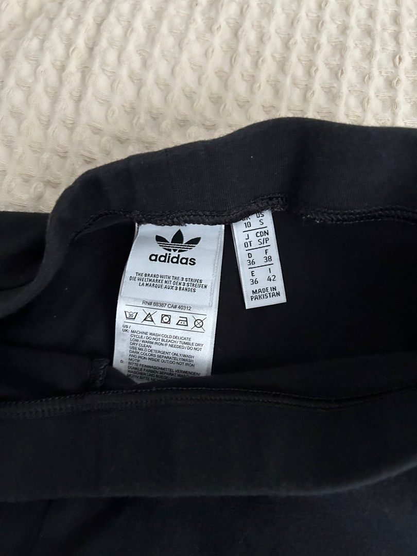 Adidas leggings (Category: Clothes) located in Toronto. Submitted by aurora_m (Listing ID 1328768575, Image 3). Description: Black Adidas leggings with white stripes. Size small. Never worn!!!! Got them as a birthday gift but they aren’t my size :(((( they retail for like $40 + tax.
