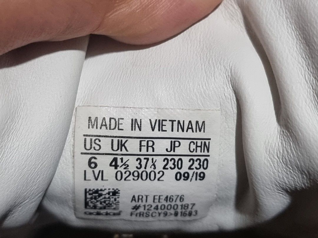 Adidas Samba Rose Camo (Category: Sneakers) located in Los Banos. Submitted by mcgregorio (Listing ID 1328768738, Image 3). Description: issue: needs cleaning.
