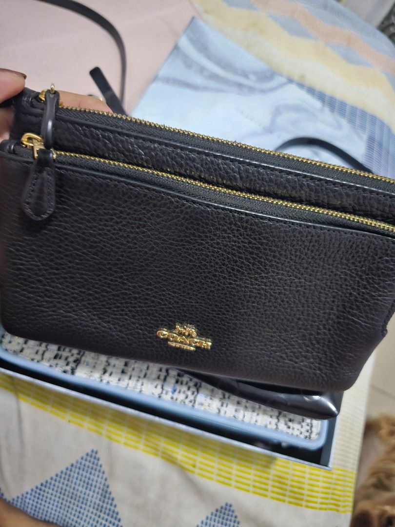 Authentic Coach double zip wristlet (Category: Luxury Bags & Wallets) located in Quezon City. Submitted by kayla_seven (Listing ID 1328704646, Image 1). Description: used twice. excellent condition.