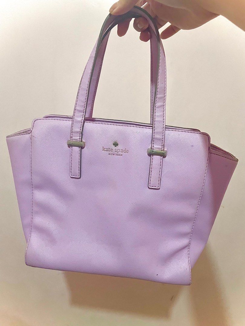 authentic kate spade cedar street hayden hangbag (Category: Shoulder Bags) located in Quezon City. Submitted by _peejay_ (Listing ID 1328665653, Image 1). Description: Well used No handle. W/ stain sa logo, not sure if removable but overall it looks nice. rfs: seldom used.