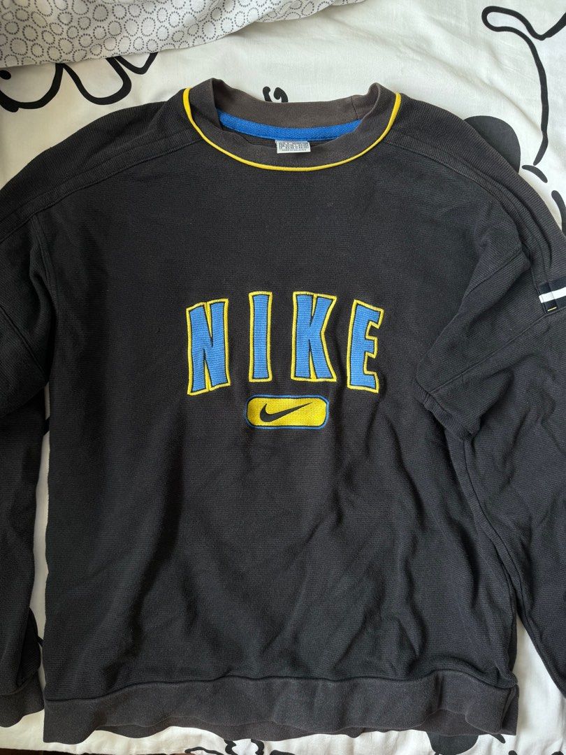Authentic vintage Nike sweatshirt graphic