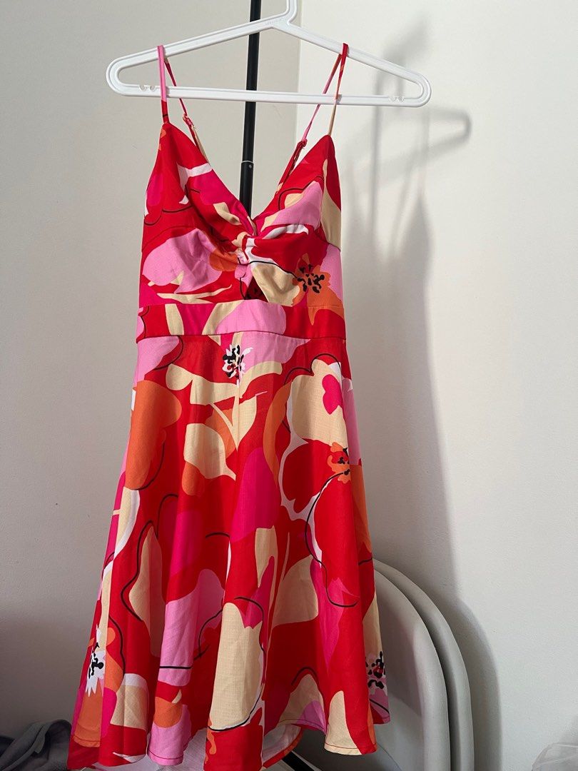 backless red pink dress (Category: Dresses) located in Pasig City. Submitted by sasha_0121 (Listing ID 1328666428, Image 2). Description: Good as new used once for company event - Last price posted .