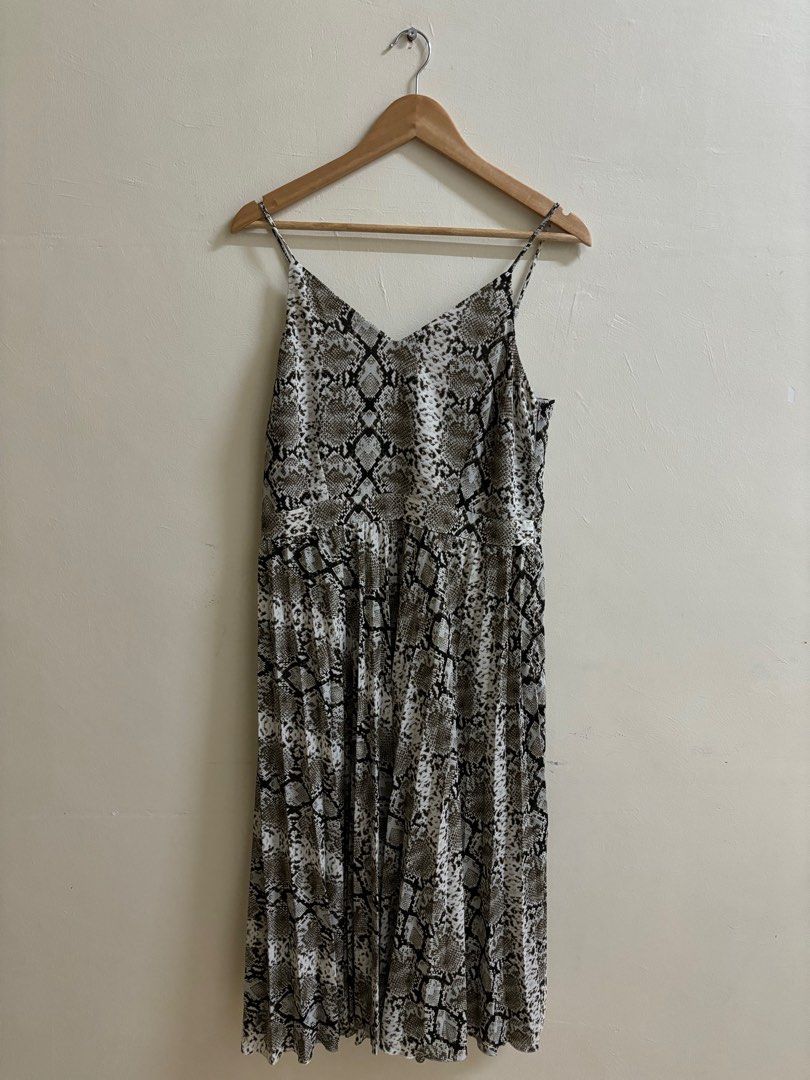 banana republic silver pleated dress Banana Republic Metallic Silver Pleated Midi Dress
