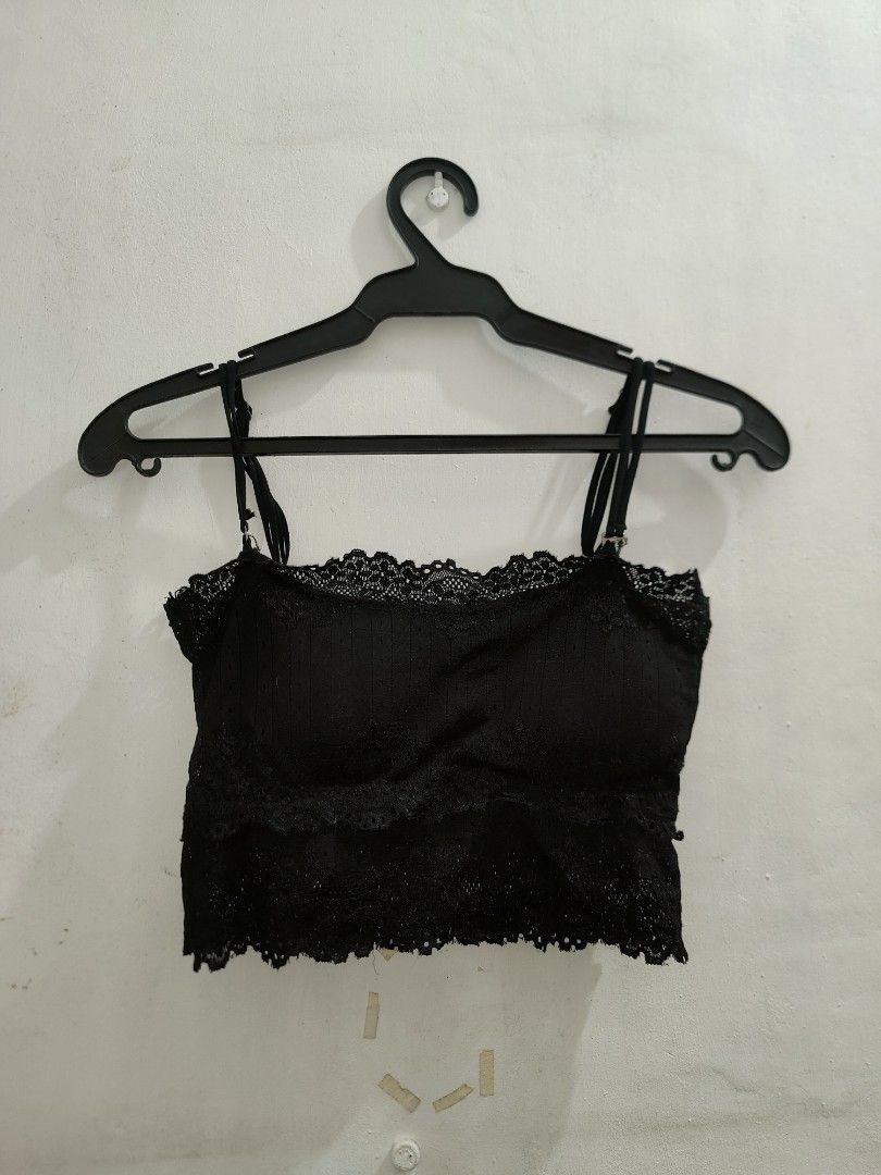 Black Laced Padded Bralette Top (Category: Sleeveless) located in Imus. Submitted by lssh0p (Listing ID 1328757350, Image 1). Description: XS - M.