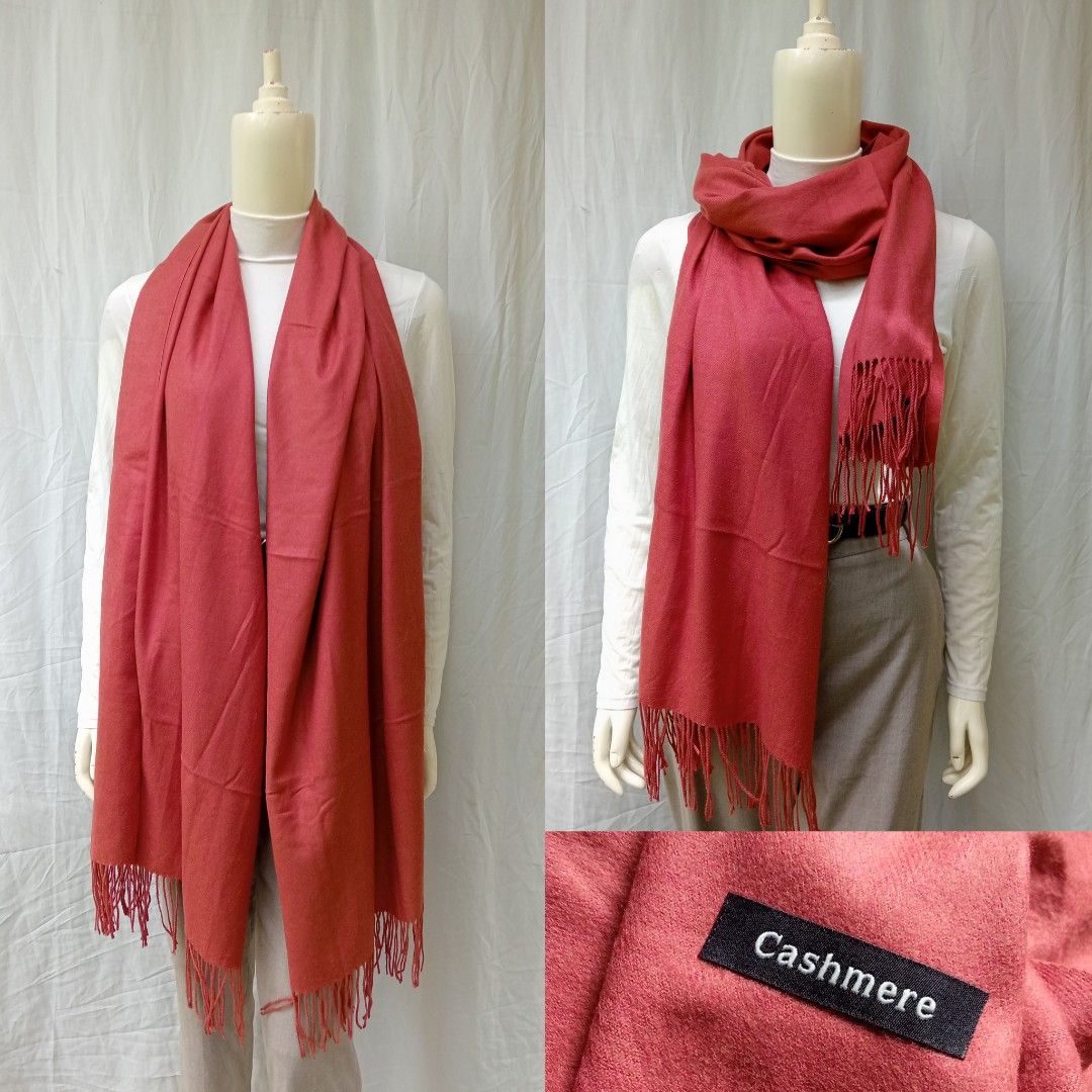 Cashmere Scarf (Category: Scarves) located in Baguio. Submitted by dert33 (Listing ID 1328764986, Image 1). Description: .