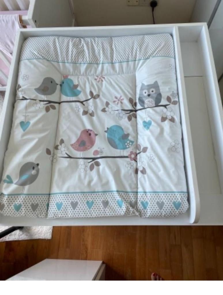 Changing table (Category: Changing Tables & Stations) located in Singapore. Submitted by ruki123 (Listing ID 1328667595, Image 2). Description: White changing table. You can remove the upper part and use it as a chest of drawers too. .