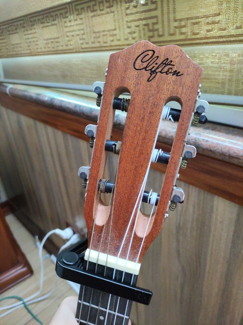 Clifton guitalele top