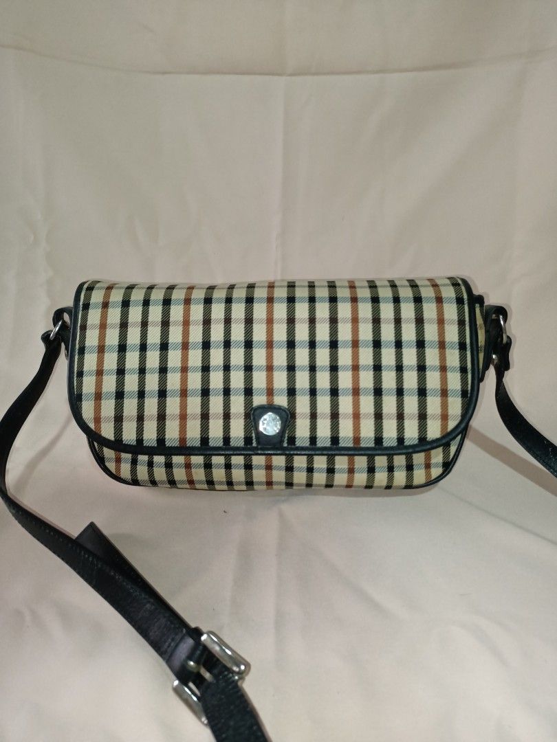 FINAL MARKDOWN Daks Canvas Sling Bag Women s Fashion Bags Wallets Cross body Bags on Carousell