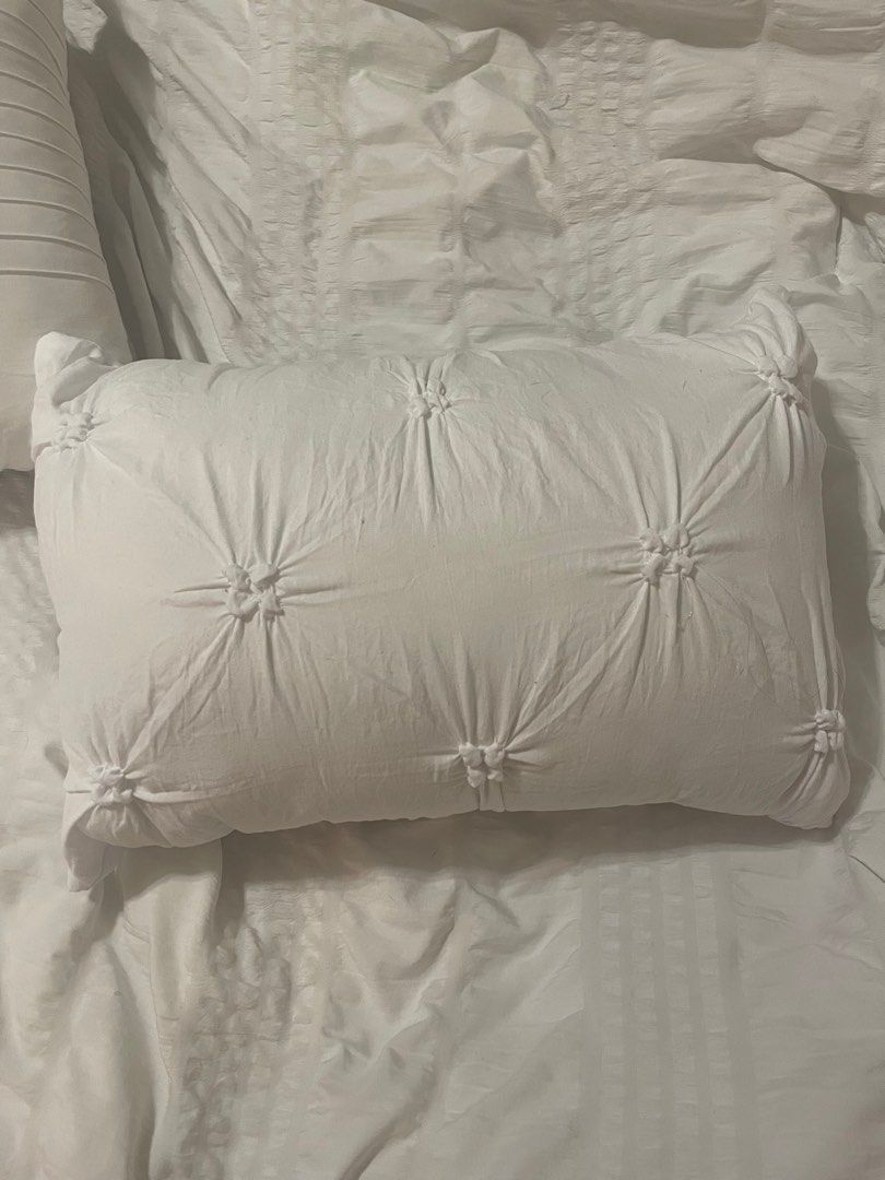 Decorative pillows (Category: Home & Furniture) located in Toronto. Submitted by jheezitzcynthia (Listing ID 1328626133, Image 2). Description: 3 white decorative pillows Must take all.