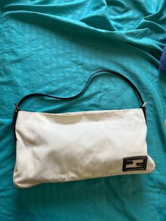 (Category: ) located in . Submitted by bagsonly2000 (Listing ID 1328659729, Image 1). Description: .