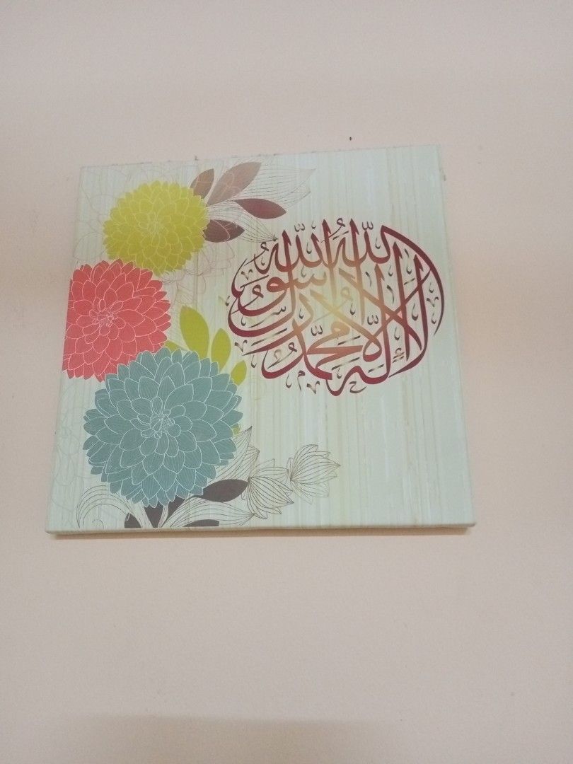 Frames (Category: Wall Decor) located in Klang. Submitted by alysya88 (Listing ID 1328722445, Image 3). Description: deco wall ada jam(defect rosak) (istighfar&lailahaillaAllah) kanvas free painting with number boleh nego.