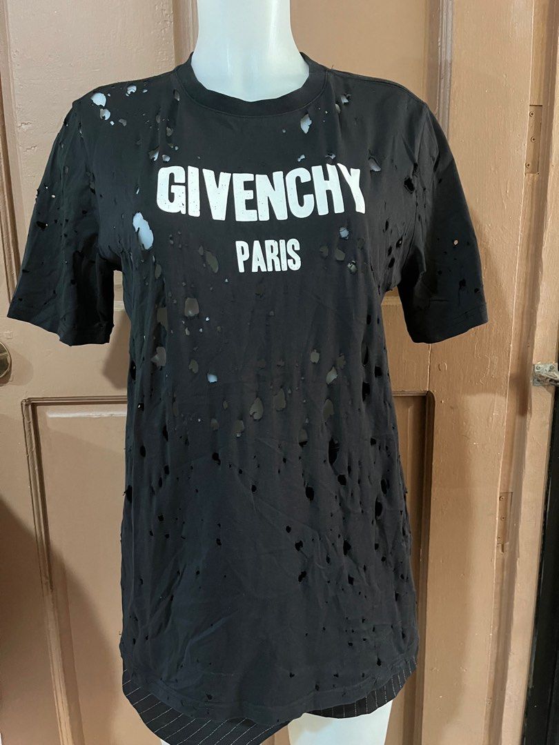 Givenchy shirt from ukay bale (Category: Luxury Apparel) located in Rodriguez. Submitted by lysf_oshop (Listing ID 1328665323, Image 2). Description: Size details: L-27 W-20 Manage your expectation po at from ukay po yung item..