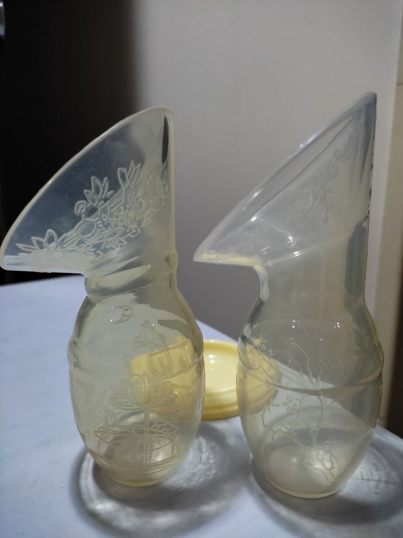 Hakaa milk catcher, silicone breast pump (Category: Breastfeeding & Bottle Feeding) located in Quezon City. Submitted by PaycesCorner (Listing ID 1328753926, Image 2). Description: Take all for 380. Include: ✳️ 1 original Hakaa brand pump with lid ✳️ 1 generic brand hakaa like pump without lid. Individually - Haaka with lid @ 300 pesos - Generic with no lid @ 120 pesos Shipping from South Caloocan Monumento area. GCash payment, payment first befo