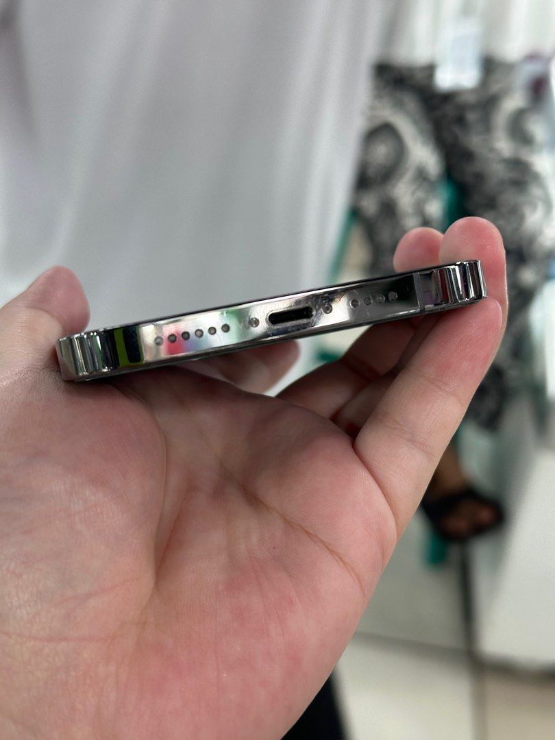 iphone 12promax 256gb smartlock (Category: iPhone 12 Series) located in San Juan City. Submitted by jalailahmamosaca (Listing ID 1328673063, Image 2). Description: iphone 12promax 256gb smart/tnt good battery good thruetone no issue inclusion case tempered.