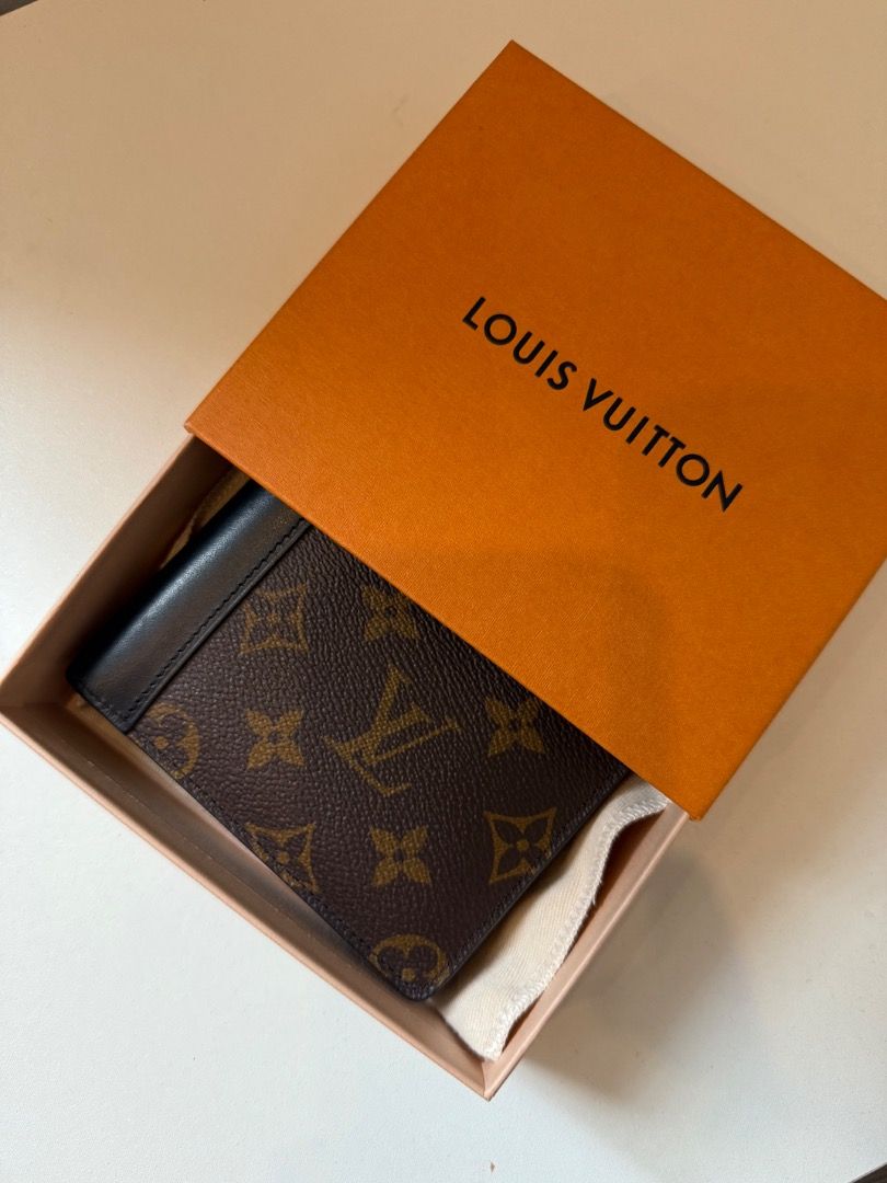 LOUIS VUITTON MULTIPLE WALLET (Category: Luxury Bags & Wallets) located in Cebu City. Submitted by richhhhh_ (Listing ID 1328604599, Image 2). Description: LOUIS VUITTON MULTIPLE WALLET 11.5 x 9 x 1.5 cm Complete Monogram Macassar Canvass .
