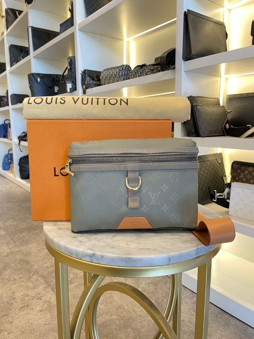 Lv titanium messenger bag outlet
