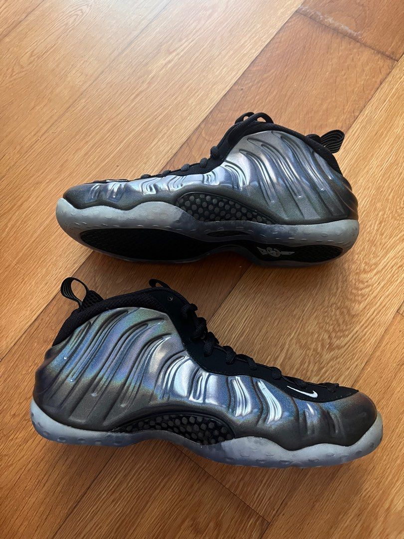 silver and black foams