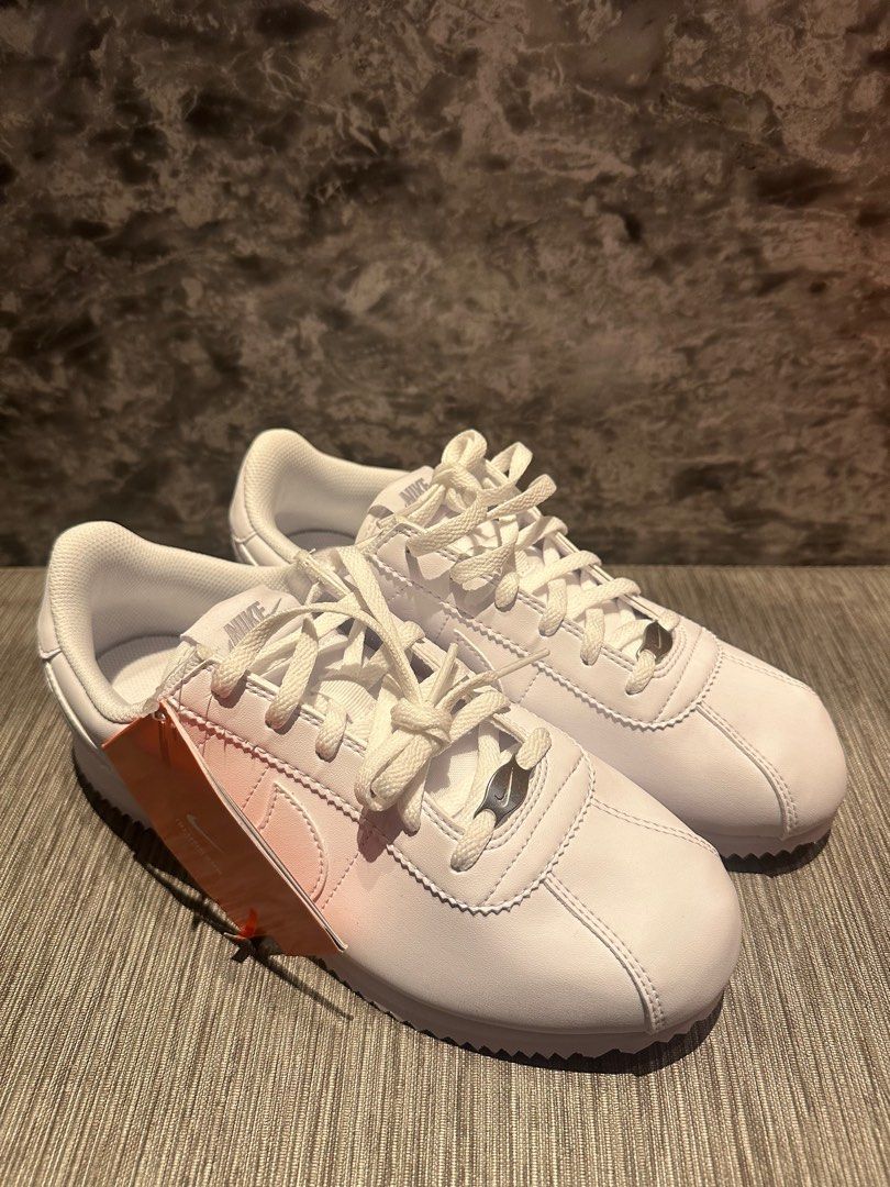 Vintage white nike shoes deals