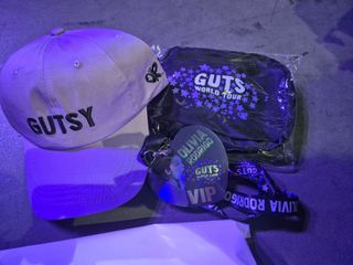 オリヴィアロドリゴvipグッズとキャップ オリヴィアロドリゴvipグッズとキャップ olivia rodrigo guts tour