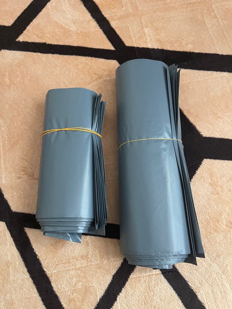 Plastic Parcel (Category: Others) located in Puchong. Submitted by ftnhlm (Listing ID 1328635113, Image 1). Description: Size S - 63pcs Size M - 45pcs Postage RM8.