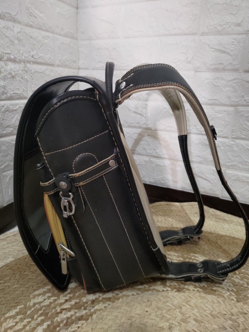 Preloved Randoseru Japan Black Bag (Category: Backpacks) located in Muntinlupa City. Submitted by solluna11 (Listing ID 1328663019, Image 2). Description: 7/10 Condition Flaws in the strap and inside the bag Location: Muntinlupa Can ship via Lalamove or J&T Express.