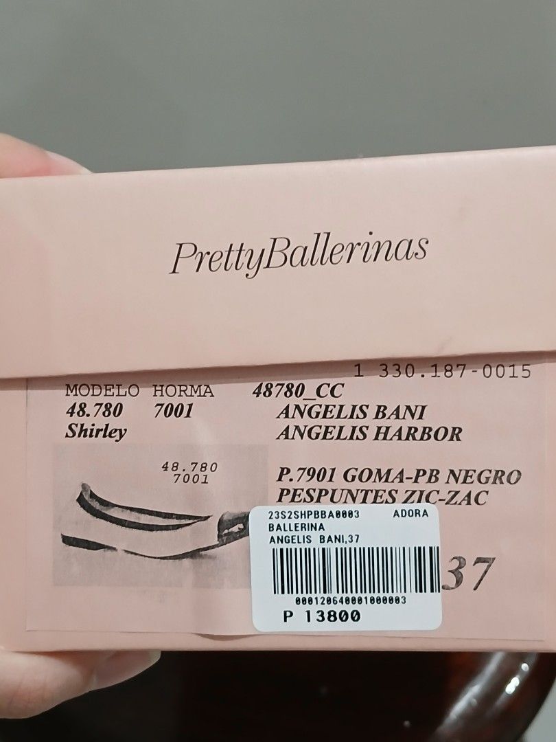 Pretty Ballerina Flats (Category: Flats & Sandals) located in Mandaluyong City. Submitted by arabeaaa (Listing ID 1328684891, Image 3). Description: - Only used once so it's in great condition - RFS: Gifted. only used once to show gift giver but not my style - OG price is 13800.