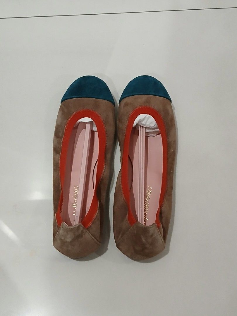 Pretty Ballerina Flats (Category: Flats & Sandals) located in Mandaluyong City. Submitted by arabeaaa (Listing ID 1328684891, Image 1). Description: - Only used once so it's in great condition - RFS: Gifted. only used once to show gift giver but not my style - OG price is 13800.
