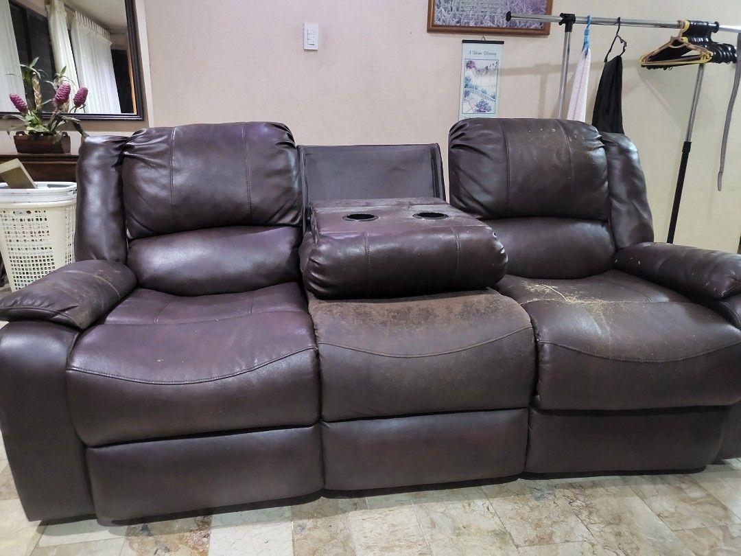 RECLINING CHAIR RECLINER SOFA (Category: Chairs) located in Las Pinas. Submitted by peloveditems (Listing ID 1328737372, Image 2). Description: .