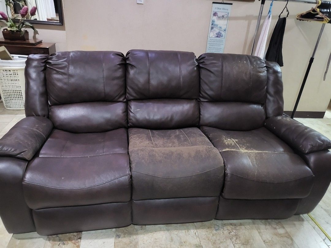 RECLINING CHAIR RECLINER SOFA (Category: Chairs) located in Las Pinas. Submitted by peloveditems (Listing ID 1328737372, Image 1). Description: .