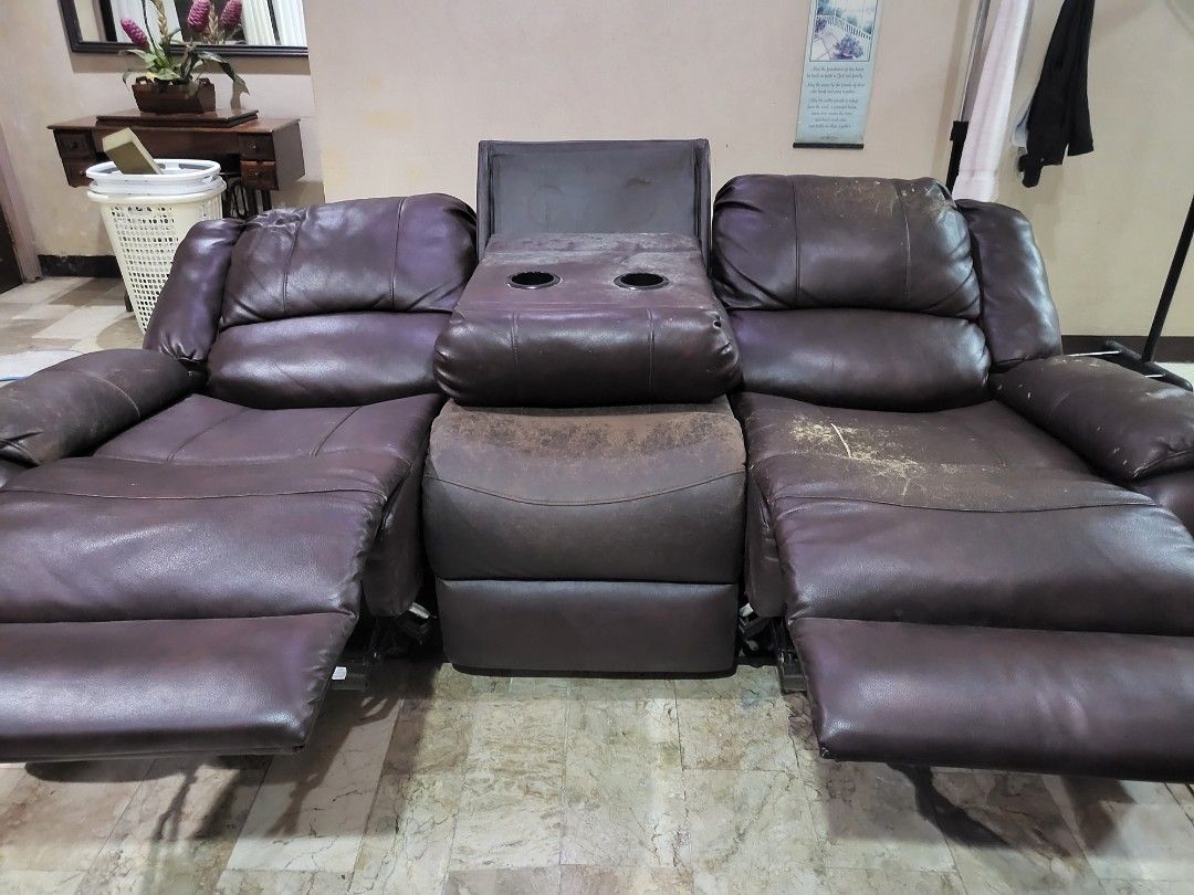 RECLINING CHAIR RECLINER SOFA (Category: Chairs) located in Las Pinas. Submitted by peloveditems (Listing ID 1328737372, Image 3). Description: .