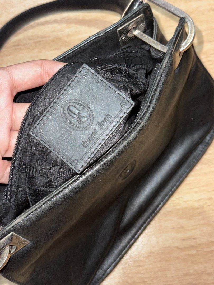 Saint Jack Vintage Leather Shoulder Bag (Category: Shoulder Bags) located in Makati City. Submitted by www.a-z (Listing ID 1328746662, Image 2). Description: ▪️personal fave 🌸 ▪️a pamana from lola but not being used anymore .