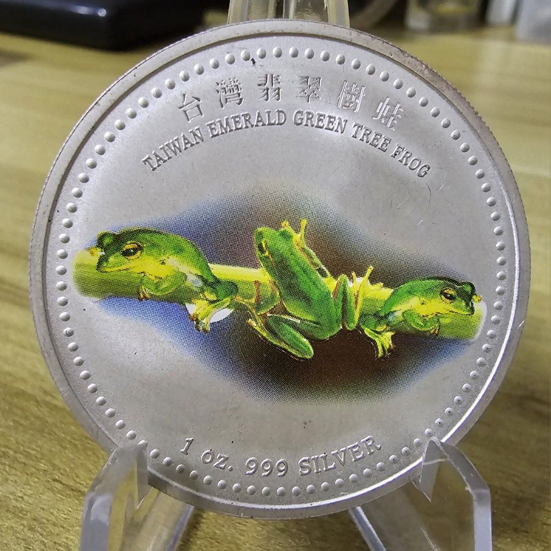 Taiwan Emerald Green Tree Frog First Bank 1 oz .999 fine silver bullion ...
