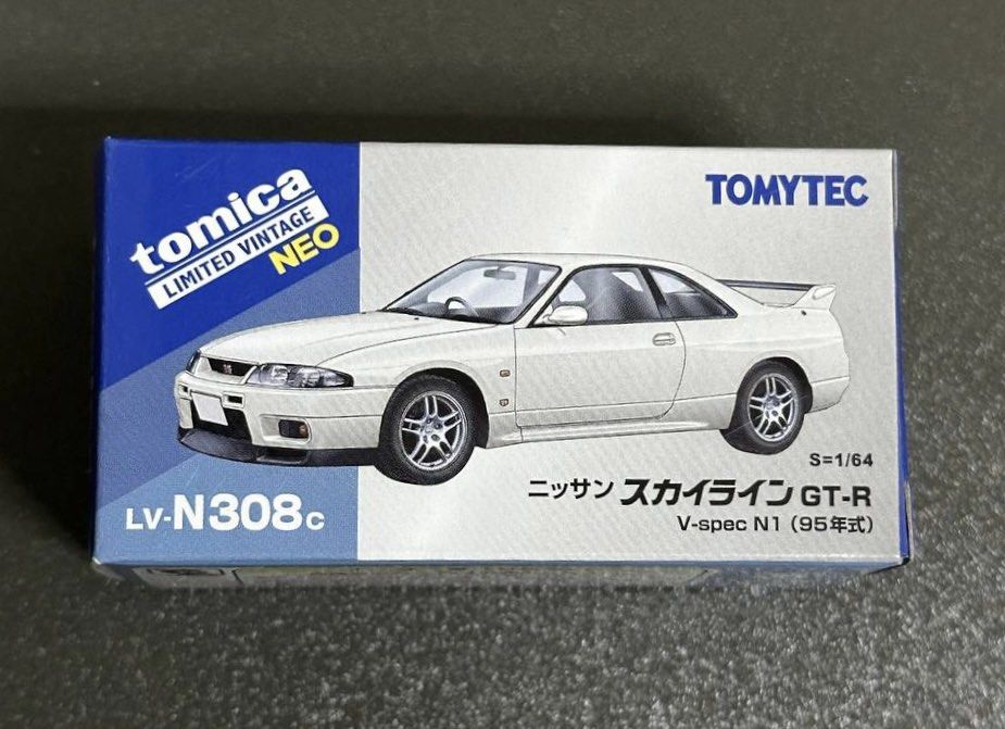 Tomica Limited Vintage NEO Nissan Skyline GT-R R33 V-spec N1