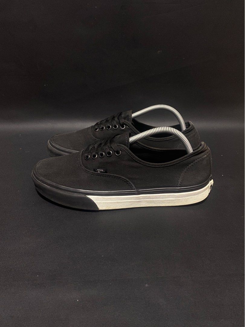 Vans Authentic Mono Bumper, Fesyen Pria, Sepatu Sneakers di