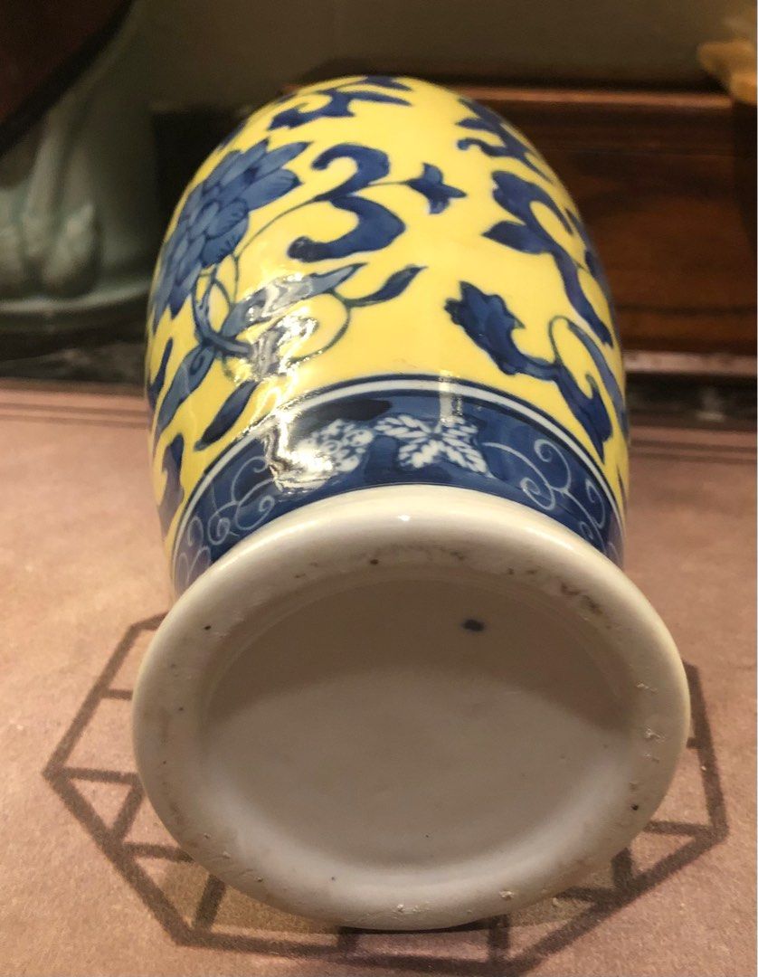 Vase (Category: Vintage Collectibles) located in Singapore. Submitted by agoras_heap (Listing ID 1328745708, Image 3). Description: Fixed Price. Diameter 9cm by Height 20.5cm. C/w free items in the listing..
