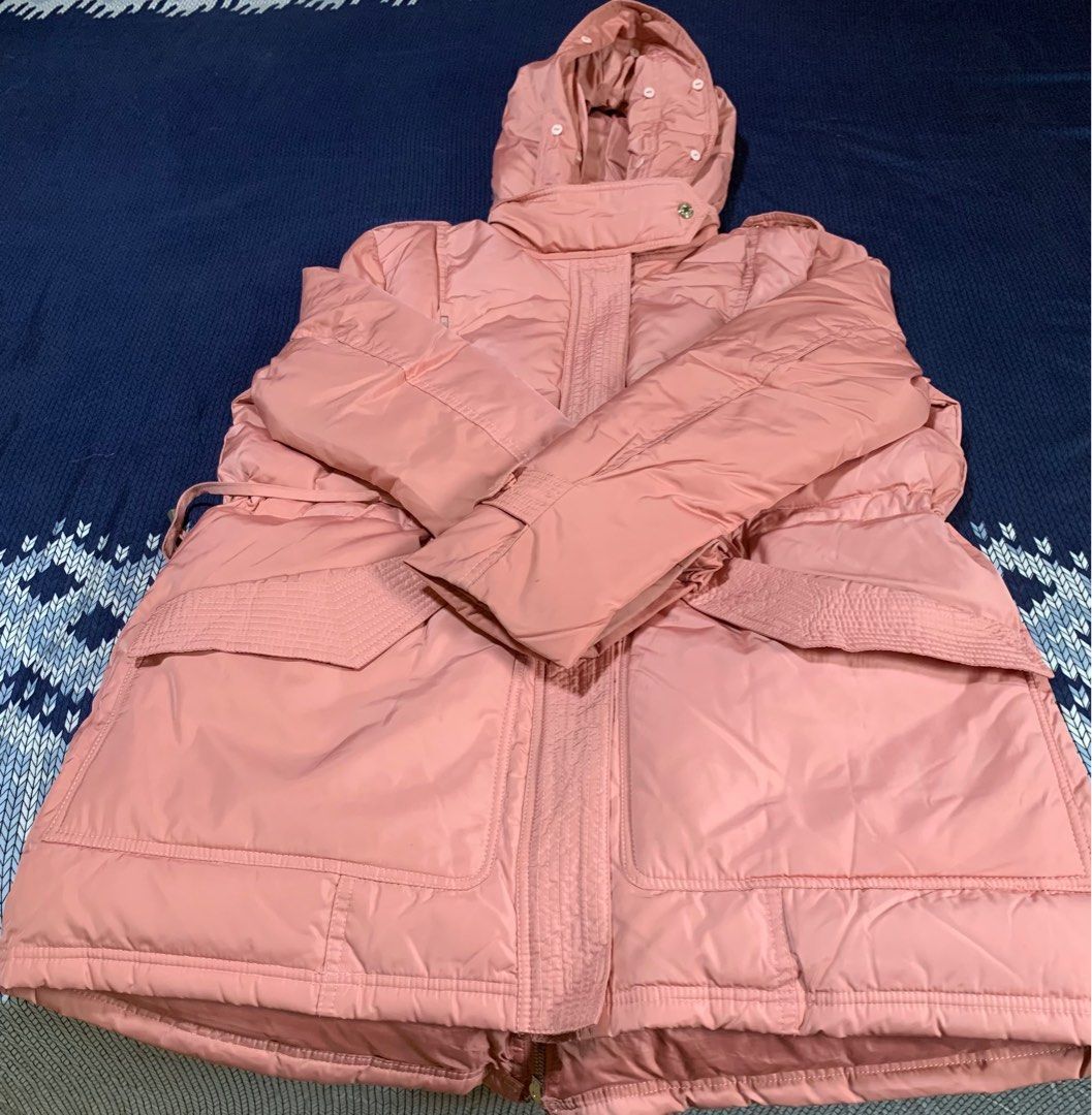 Winter Jacket (Category: Coats, Jackets and Outerwear) located in Singapore. Submitted by PawcationTown (Listing ID 1328647075, Image 1). Description: .