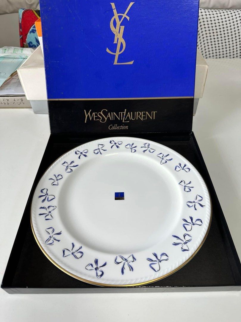 YSL Serving Plate (Category: Dinnerware & Cutlery) located in Manila. Submitted by annafinds (Listing ID 1328691166, Image 1). Description: ¥$L New serving plate 💯 authentic With box ₱3,999 .