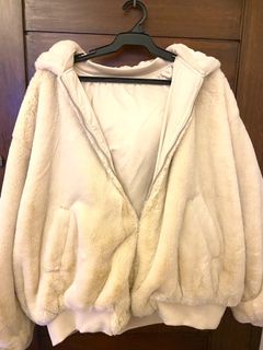 (Category: ) located in . Submitted by peoniesandpearls.bird (Listing ID 1328754232, Image 1). Description: .